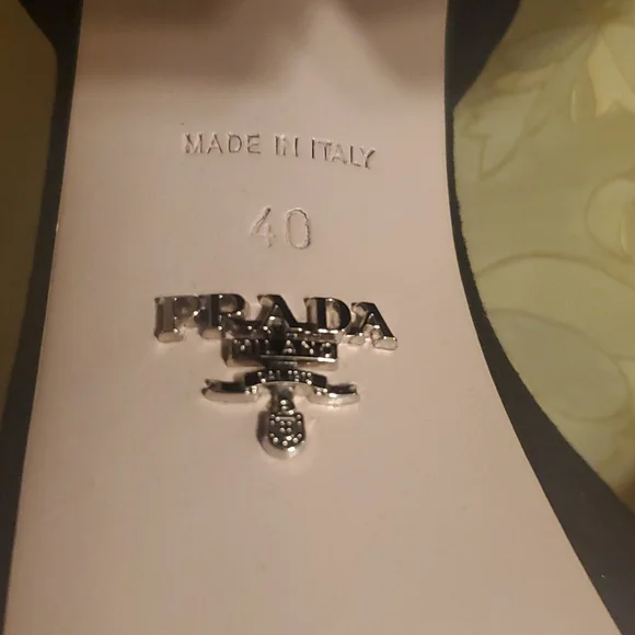 Prada shoes black Prada shoes black heel comes with pra original shoe protector - Picture 9 of 16